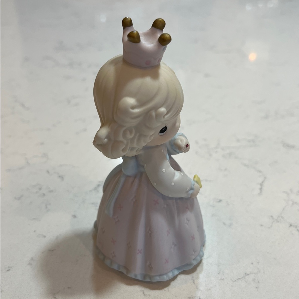 PRETTY AS A PRINCESS 526053 Precious Moments Figurine ©1995 - Picture 4 of 9